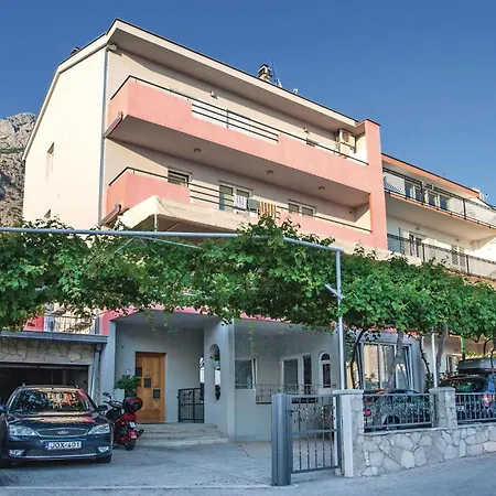 2 Bedroom Awesome In Apartman